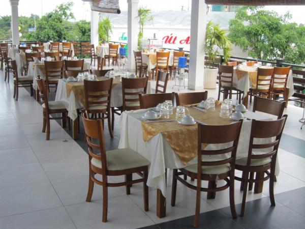 Bộ bàn ghế nhà hàng 15
