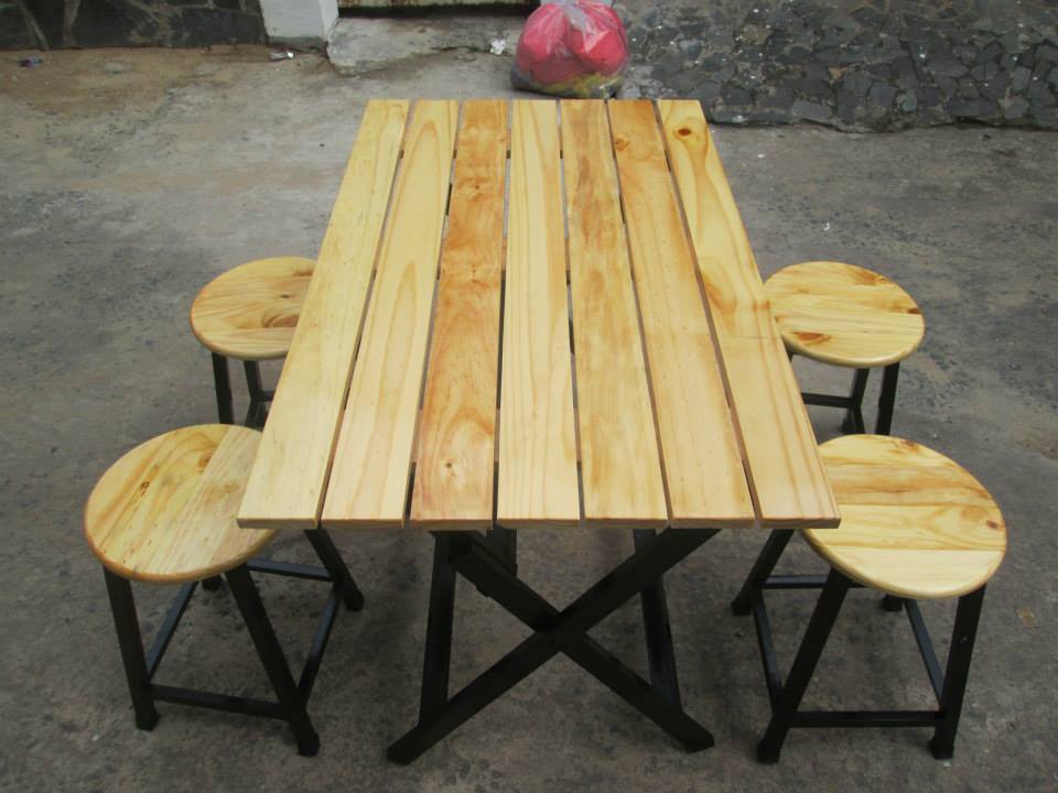 Bộ bàn ghế đẩu sắt gỗ thông
